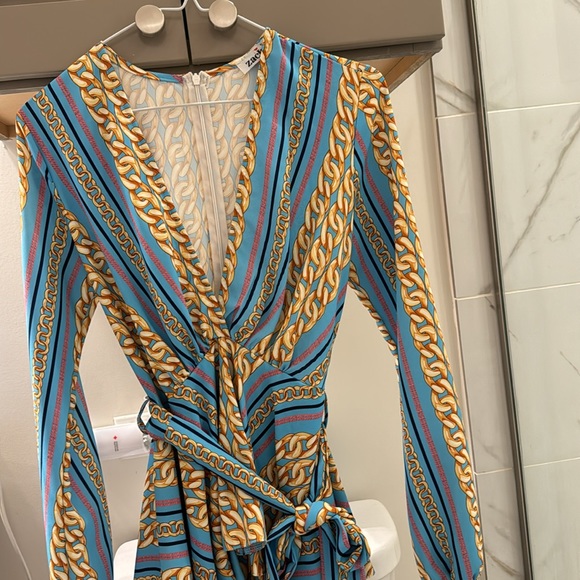 ZACK dress size 6. Worn once with tie waist - Picture 2 of 9